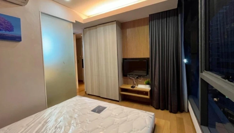 For rent: The Lumpini 24, corner room, great view, fully furnished, nice to live in. If interested, hurry and reserve now, don't delay.