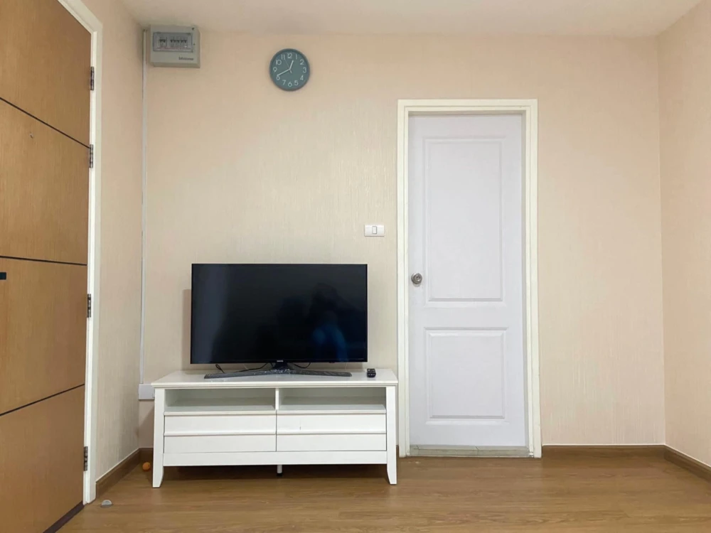 For rent: The Maple Ratchada-Ladprao. Pool view, not hot, quiet and very private corner unit. Book now!