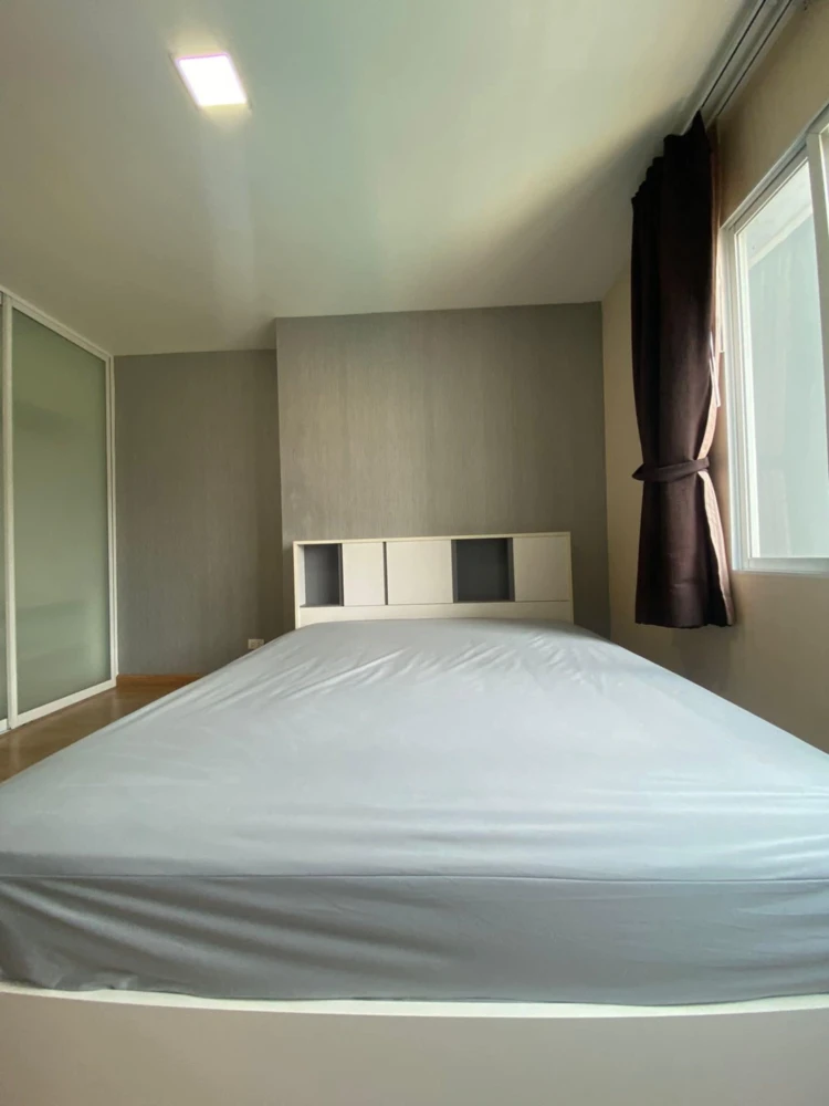 For rent: The Maple Ratchada-Ladprao. Pool view, not hot, quiet and very private corner unit. Book now!