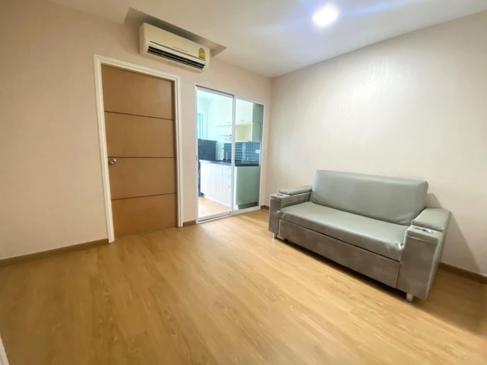 For rent: The Maple Ratchada-Ladprao. Pool view, not hot, quiet and very private corner unit. Book now!