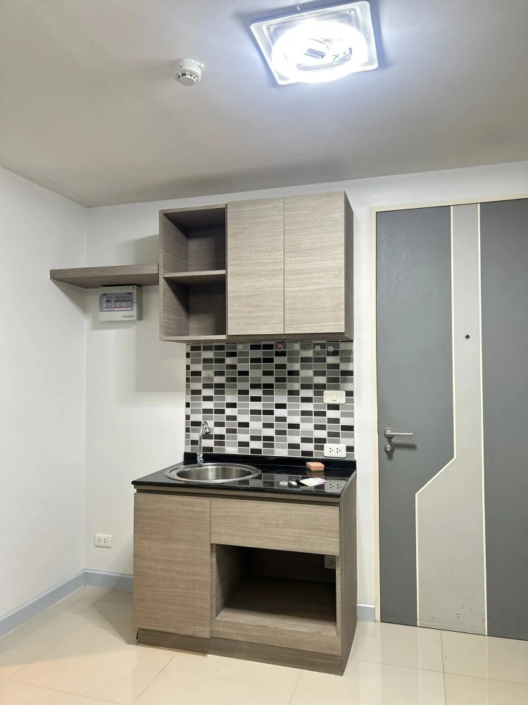 For rent: The Matrix, 4th floor unit, prime location, pool view, fully furnished. Don't miss out!