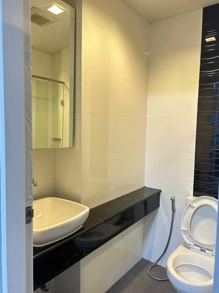 For rent: The Matrix, 4th floor unit, prime location, pool view, fully furnished. Don't miss out!
