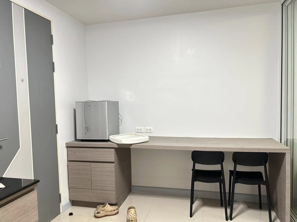 For rent: The Matrix, 4th floor unit, prime location, pool view, fully furnished. Don't miss out!