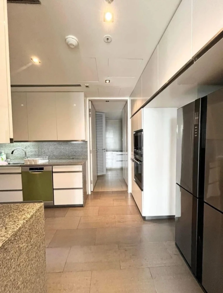 Condo for rent at The Met, 45th floor. Spacious and comfortable. Book now! Don't miss out! Act fast!