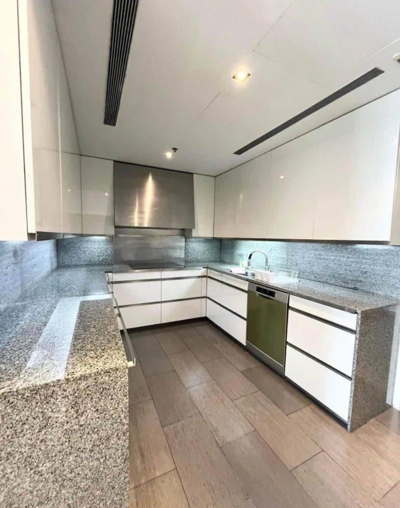 Condo for rent at The Met, 45th floor. Spacious and comfortable. Book now! Don't miss out! Act fast!