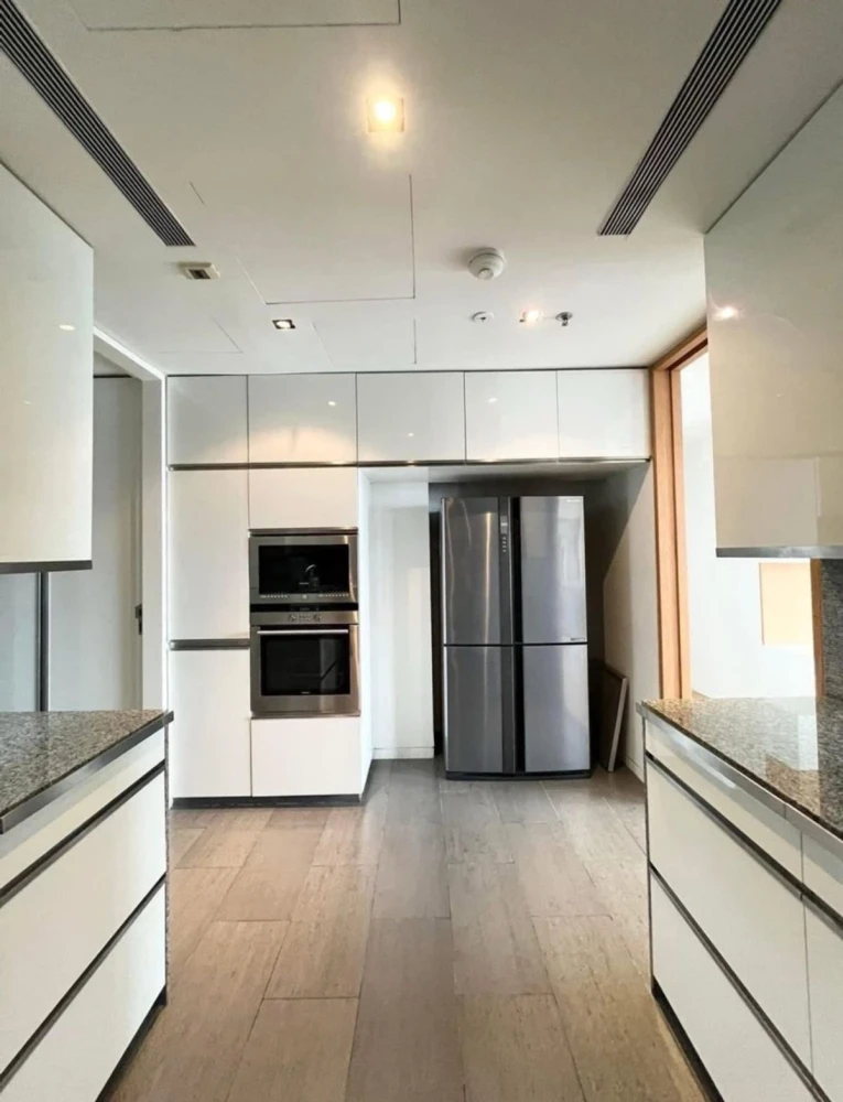 Condo for rent at The Met, 45th floor. Spacious and comfortable. Book now! Don't miss out! Act fast!