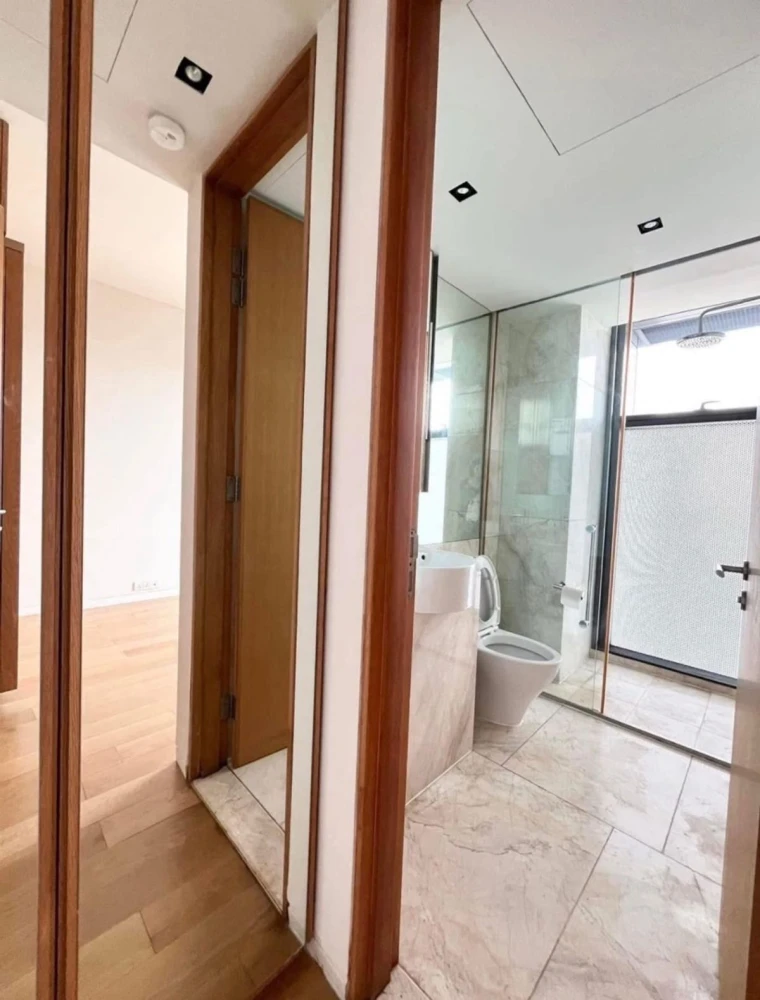 Condo for rent at The Met, 45th floor. Spacious and comfortable. Book now! Don't miss out! Act fast!