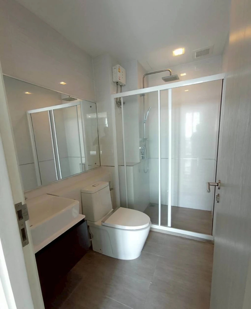 For rent: The Metropolis, 18th floor, fully furnished. Book now, don't wait!