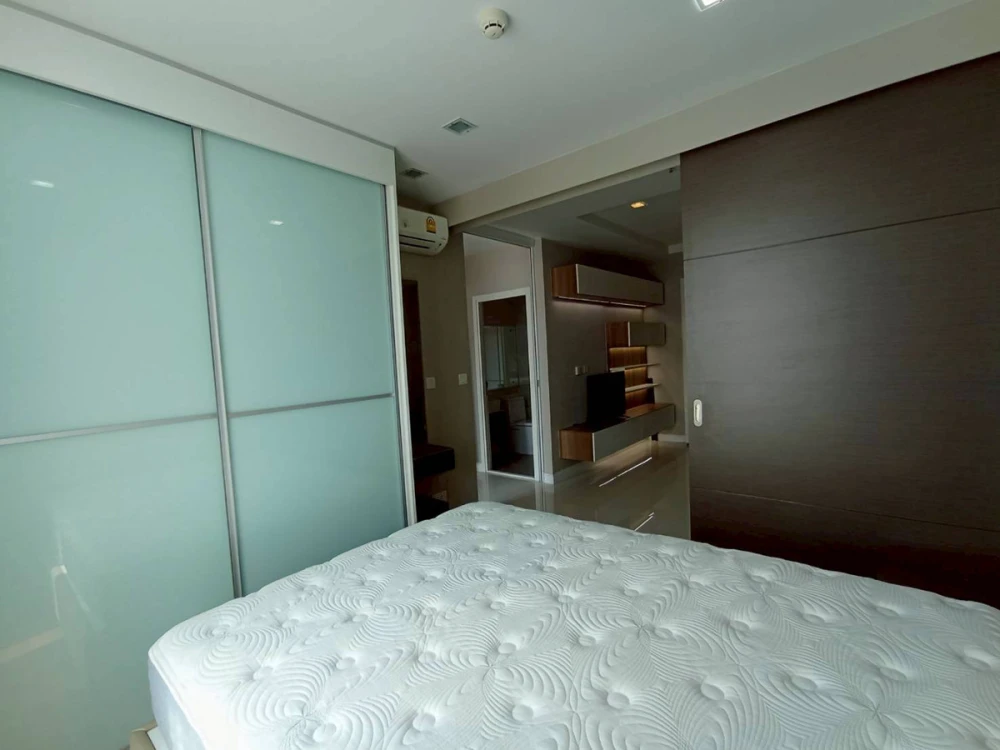 For rent: The Metropolis, 18th floor, fully furnished. Book now, don't wait!