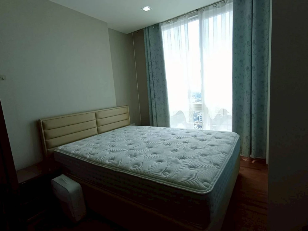 For rent: The Metropolis, 18th floor, fully furnished. Book now, don't wait!