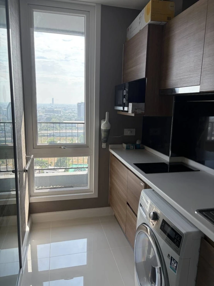 For rent: The Metropolis, 18th floor. A lovely, fully furnished unit. Book now!