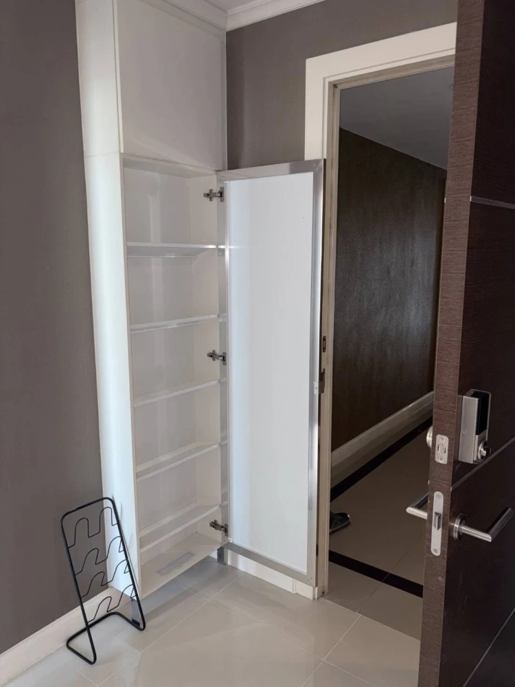 For rent: The Metropolis, 18th floor. A lovely, fully furnished unit. Book now!
