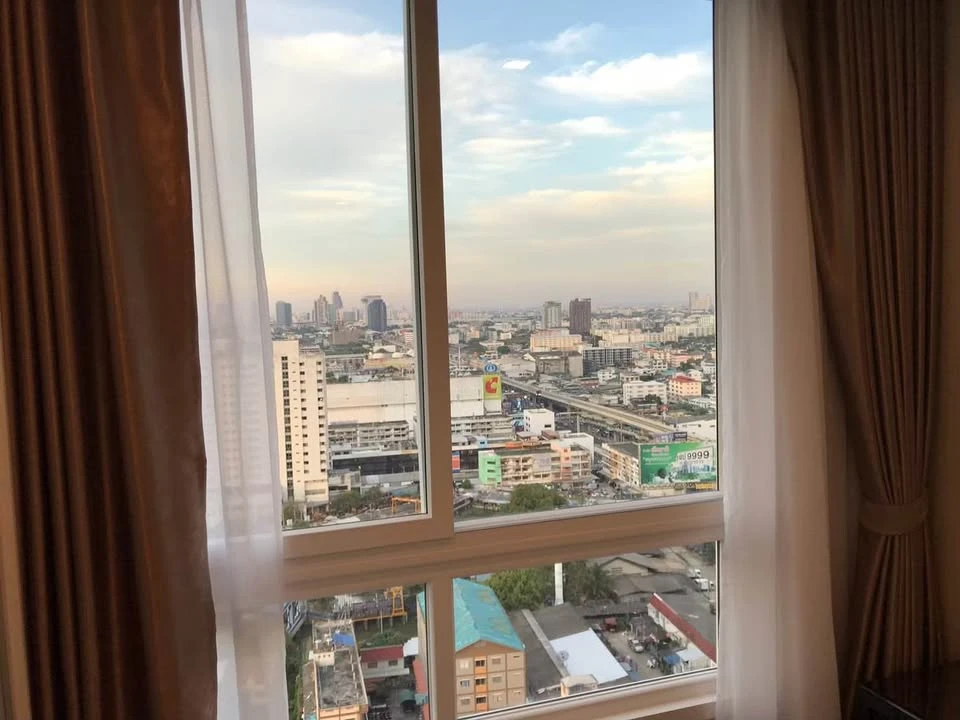 For rent: The Metropolis, north-facing unit, great location, beautiful unblocked view, fully furnished. Don't miss out!