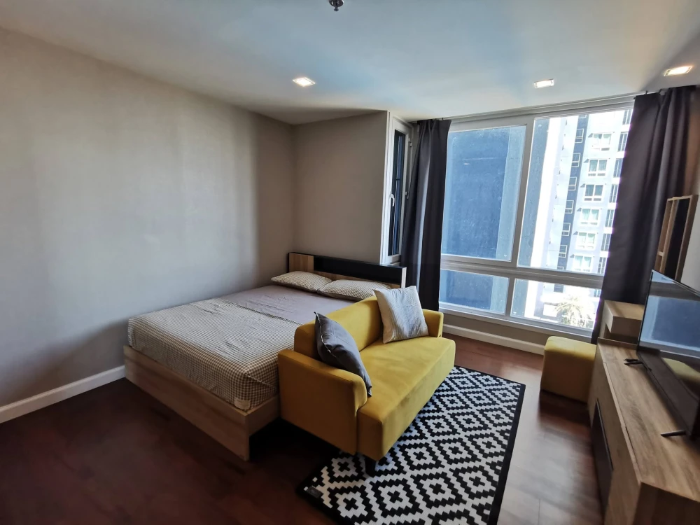 Rent a nice room at The Metropolis, complete with amenities and facilities. Book now! images