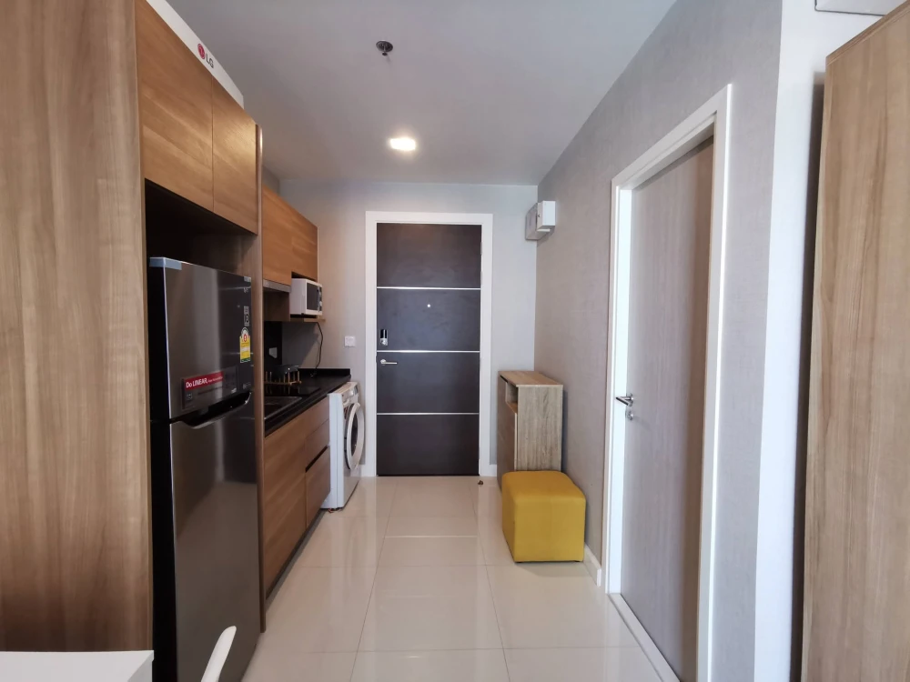 Rent a nice room at The Metropolis, complete with amenities and facilities. Book now!