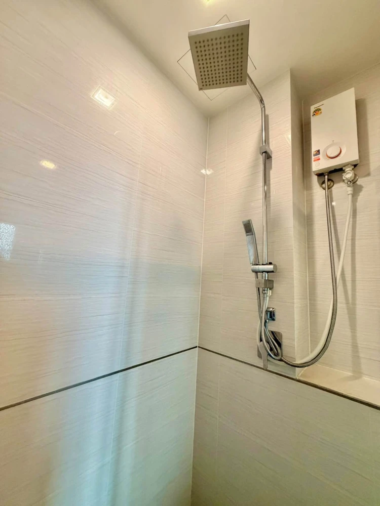 For rent: The Metropolis, a lovely room with complete furniture and appliances. Don't miss out!