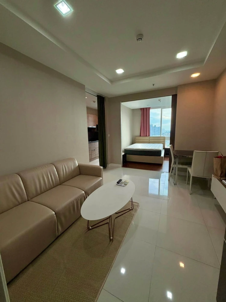 For rent: The Metropolis, a lovely room with complete furniture and appliances. Don't miss out!