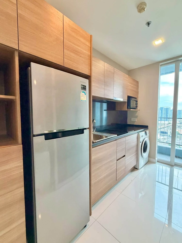 For rent: The Metropolis, a lovely room with complete furniture and appliances. Don't miss out!