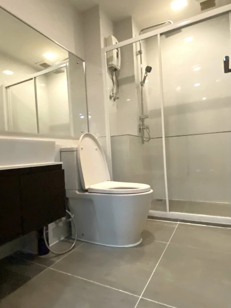 The Metropolis for rent, ready to move in, complete with amenities, book now.