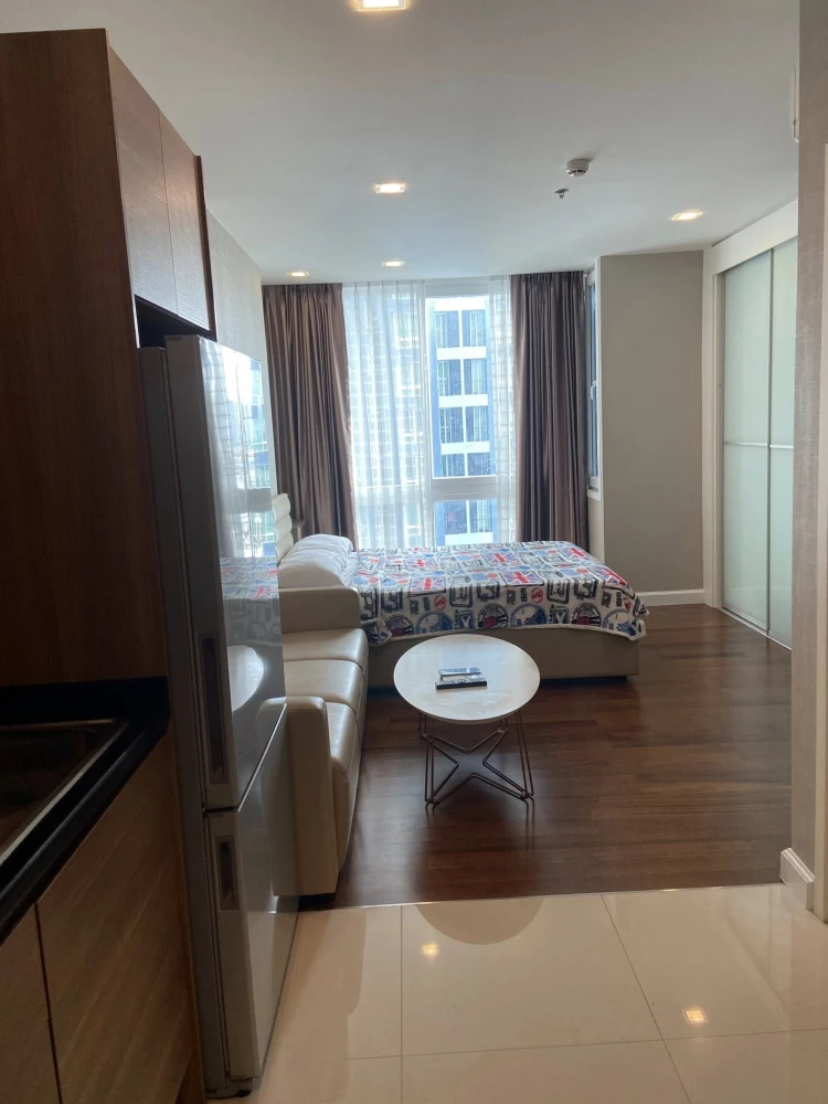 For rent: The Metropolis, studio room, 28 square meters, 12th floor, pool view, fully furnished, this price is a must-see.