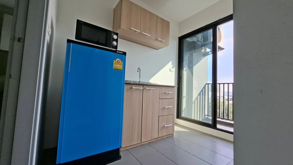 For rent: The Midtown Chaengwattana. Nice room, fully furnished, affordable price. Book now, don't miss out! +++