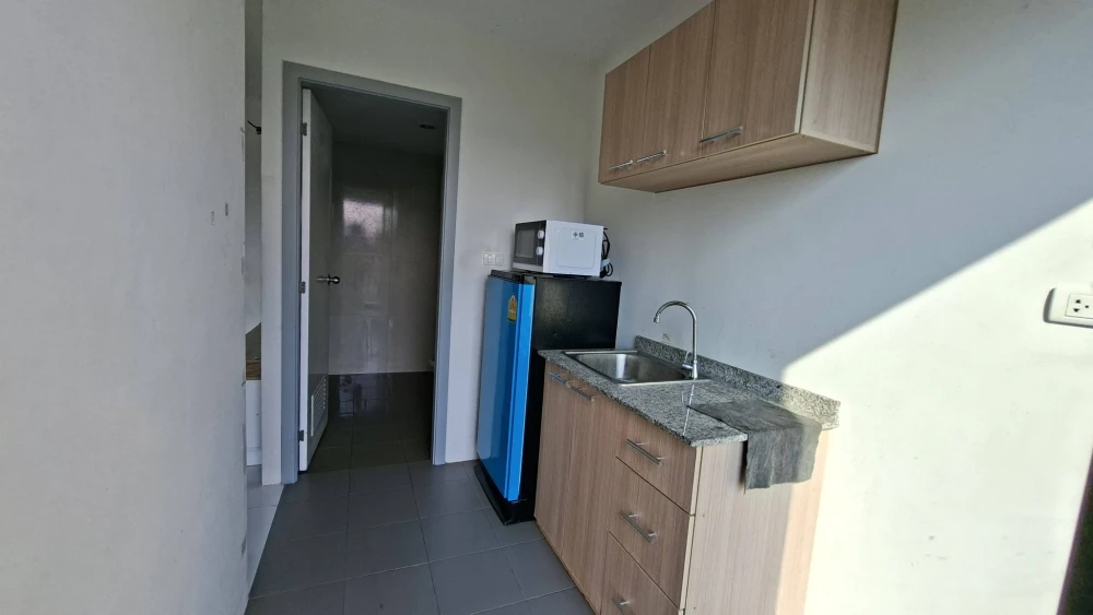 For rent: The Midtown Chaengwattana. Nice room, fully furnished, affordable price. Book now, don't miss out! +++