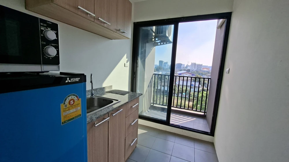 For rent: The Midtown Chaengwattana. Nice room, fully furnished, affordable price. Book now, don't miss out! +++