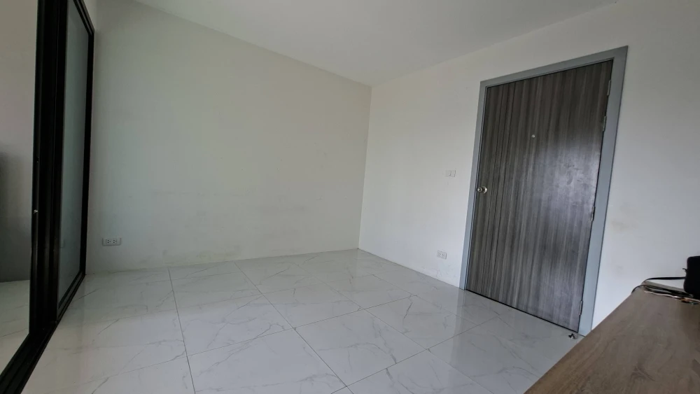 For rent: The Midtown Chaengwattana. Nice room, fully furnished, affordable price. Book now, don't miss out! +++
