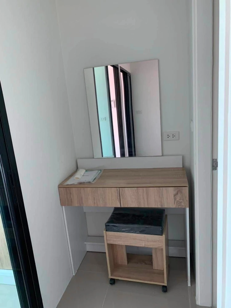 The Momento Condo for Rent Tiwanon, 2nd floor room, comes with amenities and is in a great location. Book now!
