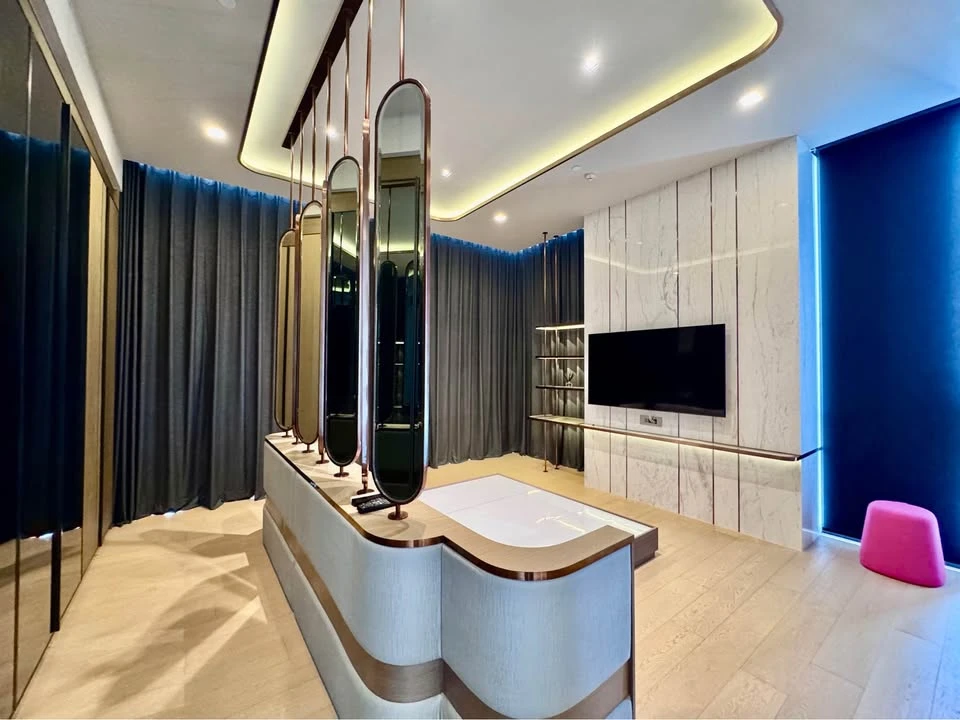 For rent: The Monument - Thonglor, spacious room, comfortable living, elegantly decorated, high floor, fully furnished, hurry and reserve now before i