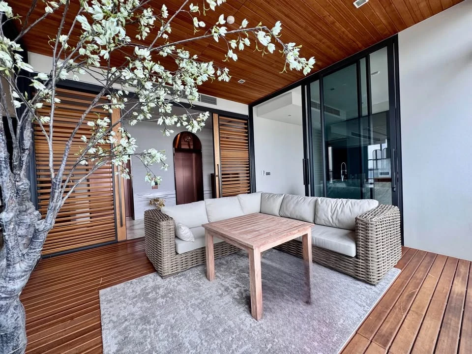 For rent: The Monument - Thonglor, spacious room, comfortable living, elegantly decorated, high floor, fully furnished, hurry and reserve now before i