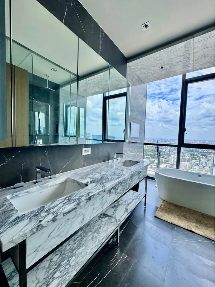 For rent: The Monument - Thonglor, spacious room, comfortable living, elegantly decorated, high floor, fully furnished, hurry and reserve now before i