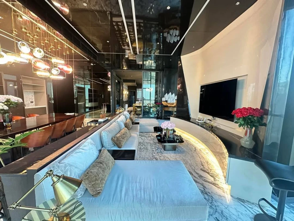 Luxury condo for rent at The Monument Thonglo. Corner unit with private elevator and excellent interior design. Don't miss out!