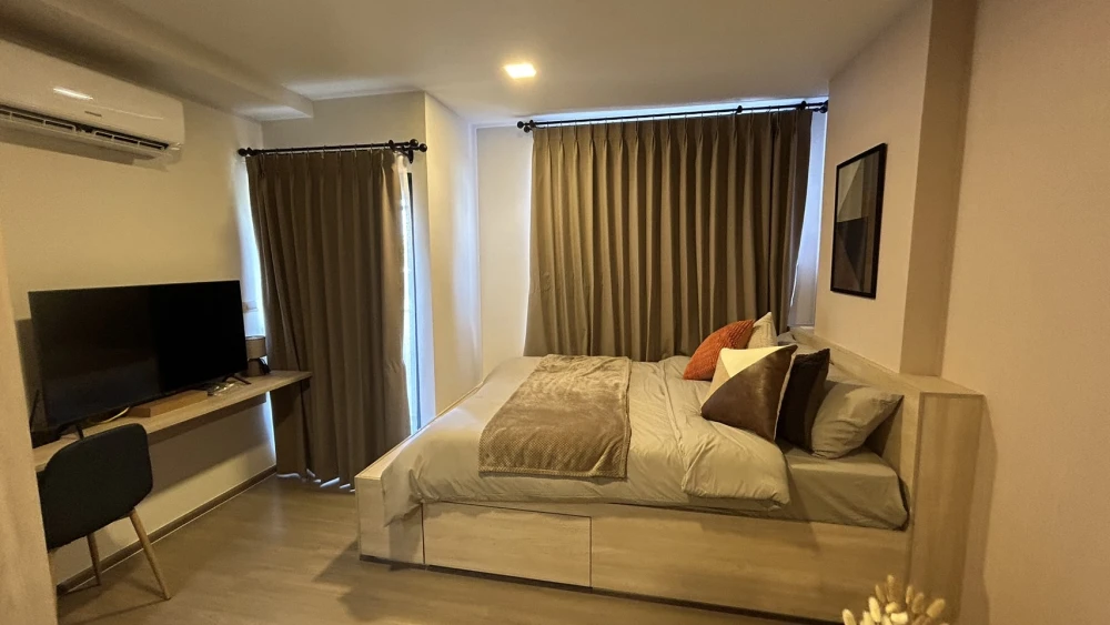 For rent: The Muve Bangna, 7th floor, Building B. Built-in furniture as shown in the pictures. Just bring your belongings and move in!