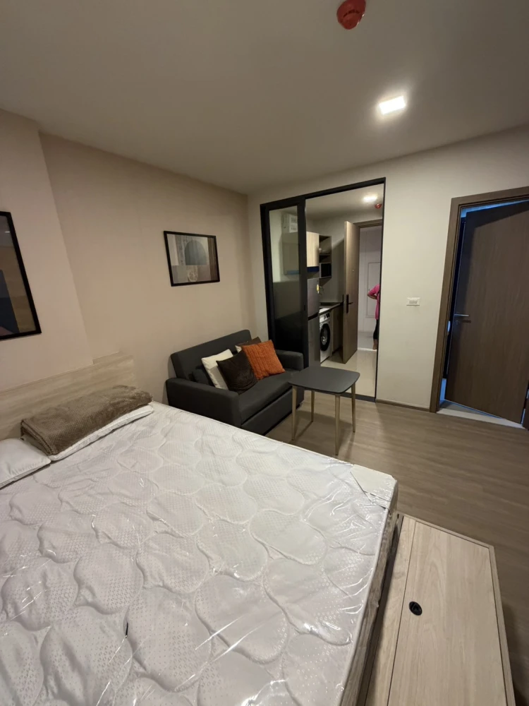 For rent: The Muve Bangna, 7th floor, Building B. Built-in furniture as shown in the pictures. Just bring your belongings and move in!