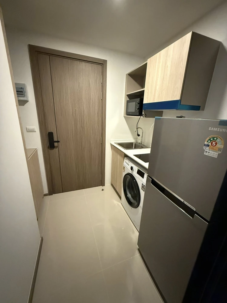 For rent: The Muve Pradipat, 3rd floor, fully furnished room, ready to move in, just bring your bags, urgent!