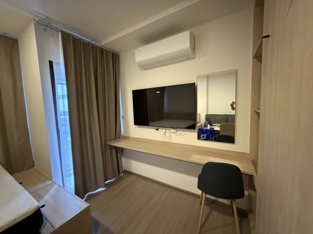 For rent: The Muve Pradipat, 3rd floor, fully furnished room, ready to move in, just bring your bags, urgent!