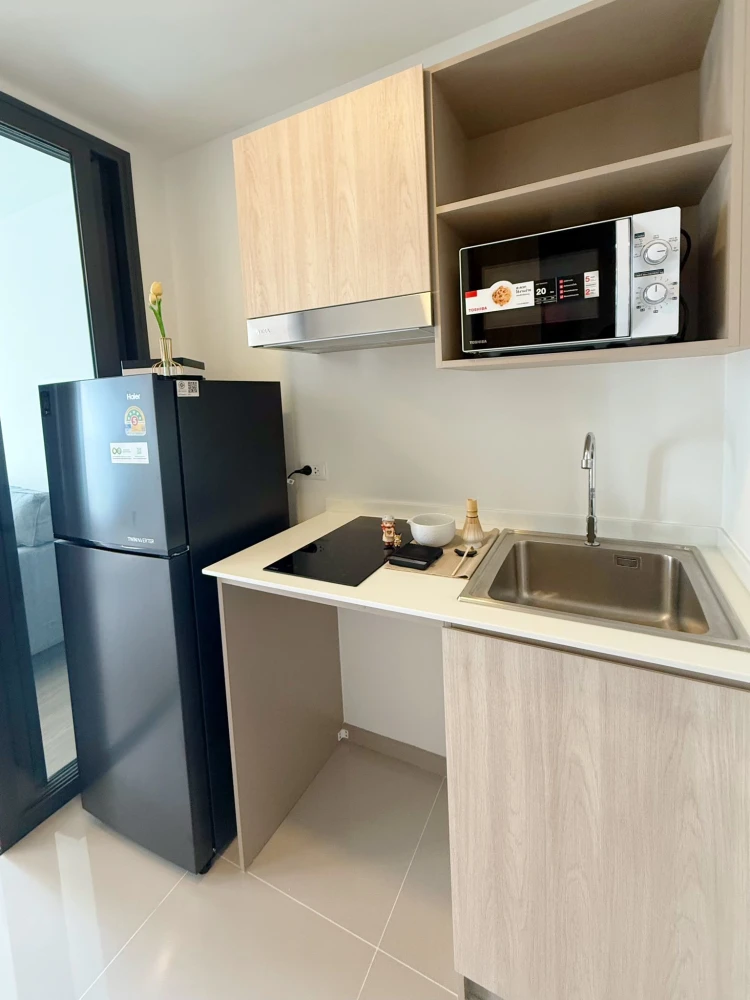 For rent: The Muve Pradipat, 7th floor. Beautiful view, no obstructing buildings, quiet and peaceful. Fully furnished with appliances. Book now!