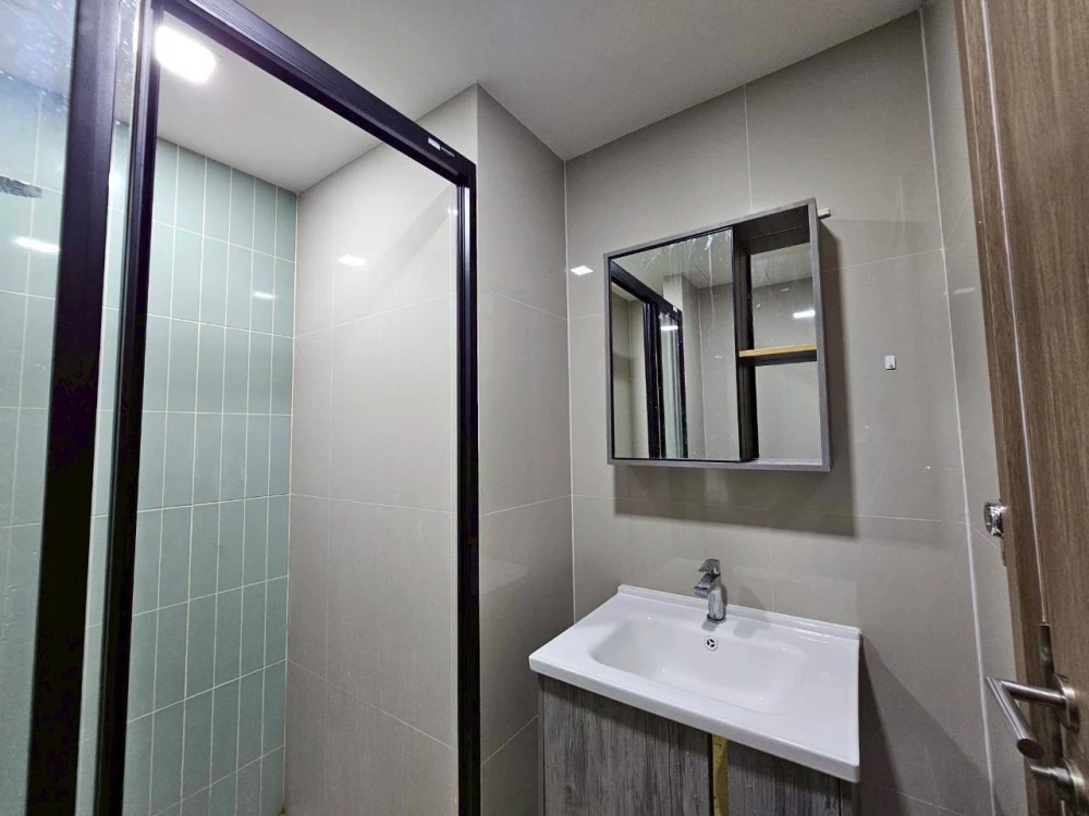 For rent: The Muve Ram 22, corner unit, quiet area, 5th floor, great location, unobstructed view. Don't miss out!