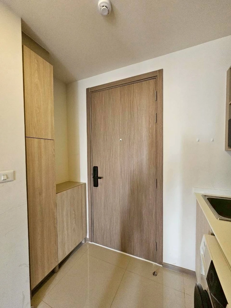 For rent: The Muve Ram 22, corner unit, quiet area, 5th floor, great location, unobstructed view. Don't miss out!