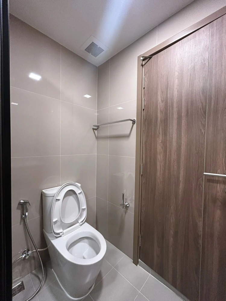For rent: The Muve Sukhumvit 107, 2 bedrooms, 2 bathrooms, spacious living area, fully furnished, convenient location. Book now!