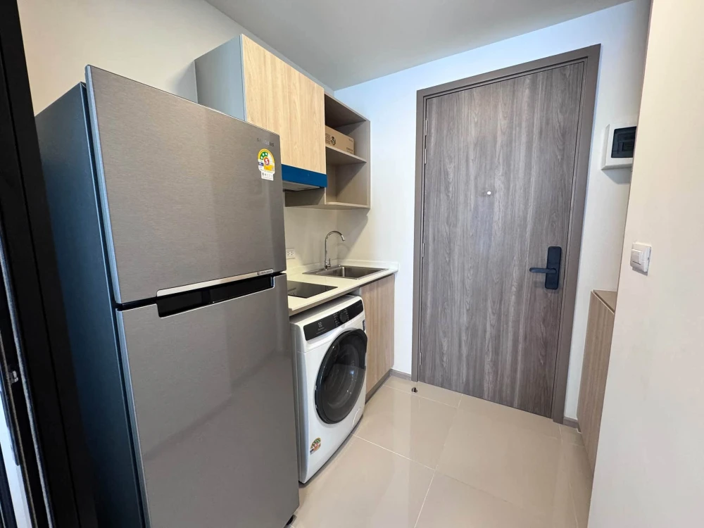 For rent: THE MUVE Sukhumvit 107, 5th floor room, comes with complete amenities. Just carry your bag and move in.
