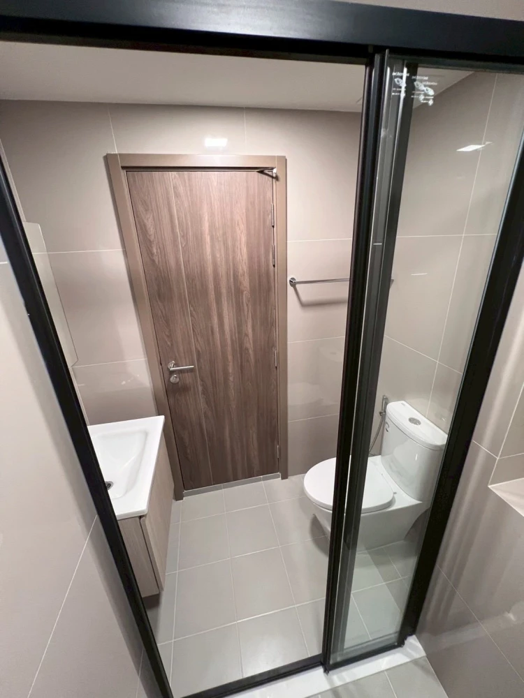 For rent: The Muve Sukhumvit 107, a nice room, fully furnished, appliances included, reasonable price. Come reserve now before you miss your chance.
