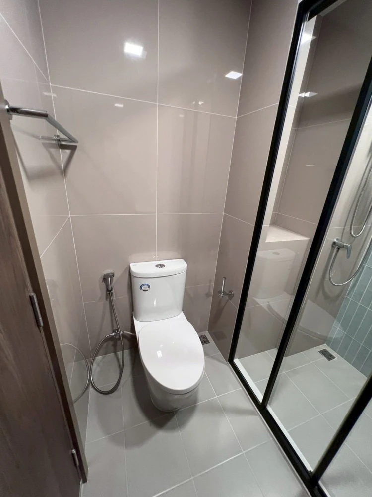 For rent: The Muve Sukhumvit 107, a nice room, fully furnished, appliances included, reasonable price. Come reserve now before you miss your chance.