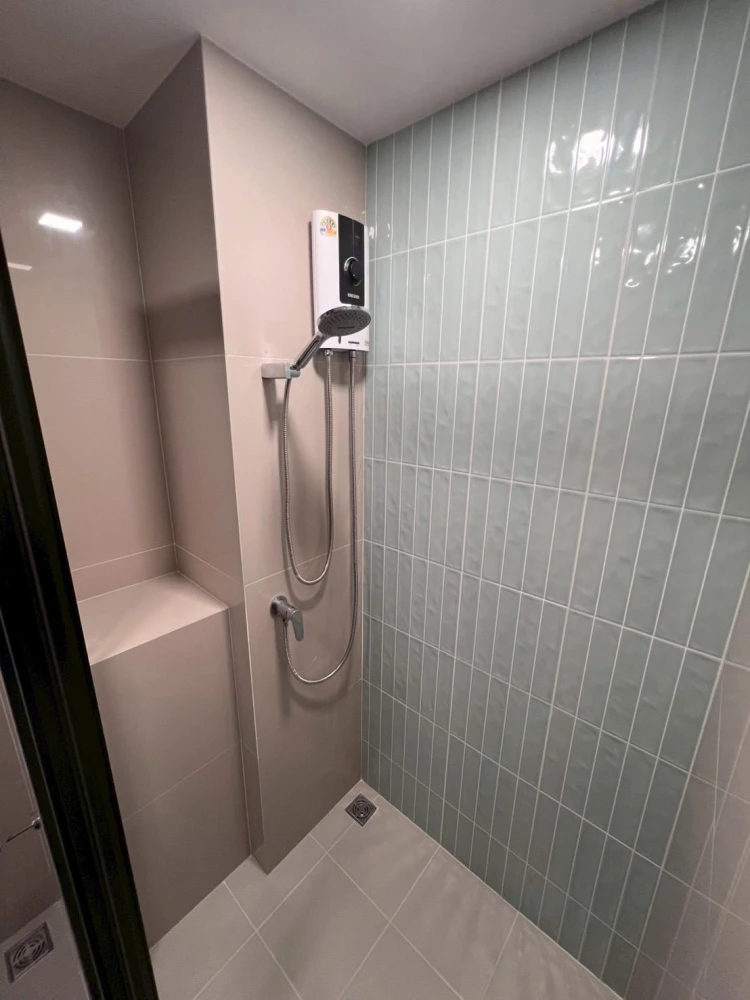 For rent: The Muve Sukhumvit 107, a nice room, fully furnished, appliances included, reasonable price. Come reserve now before you miss your chance.