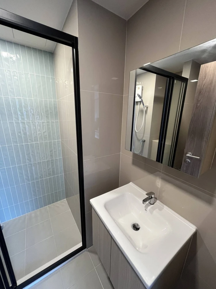 For rent: THE MUVE Sukhumvit 107, corner unit, quiet area, great location, fully furnished. Don't miss this great opportunity!
