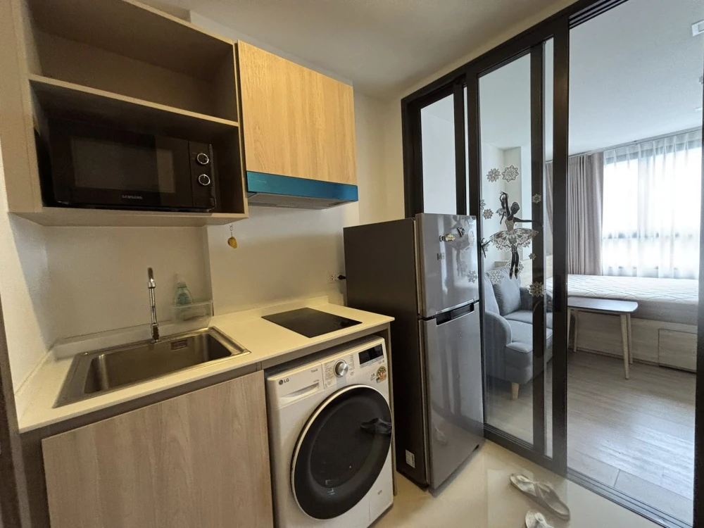 For rent: The MUVE Pradipat, 8th floor, 23 sq m, fully furnished. Just bring your belongings and move in.