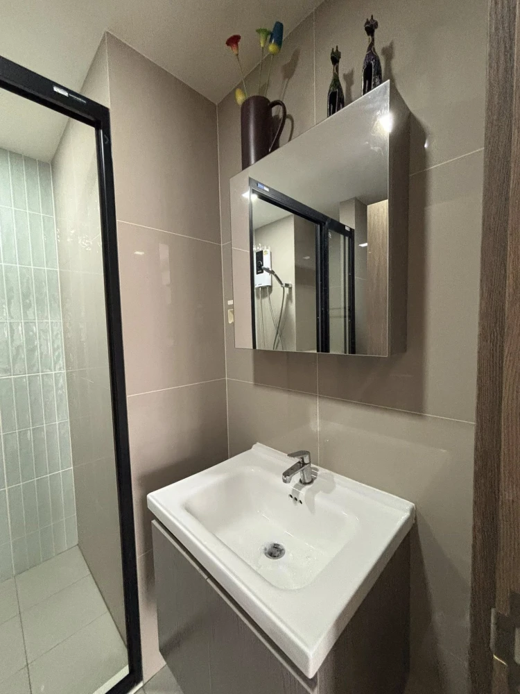For rent: The MUVE Pradipat, 8th floor, 23 sq m, fully furnished. Just bring your belongings and move in.