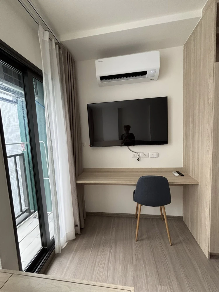 For rent: The MUVE Pradipat, 8th floor, 23 sq m, fully furnished. Just bring your belongings and move in.