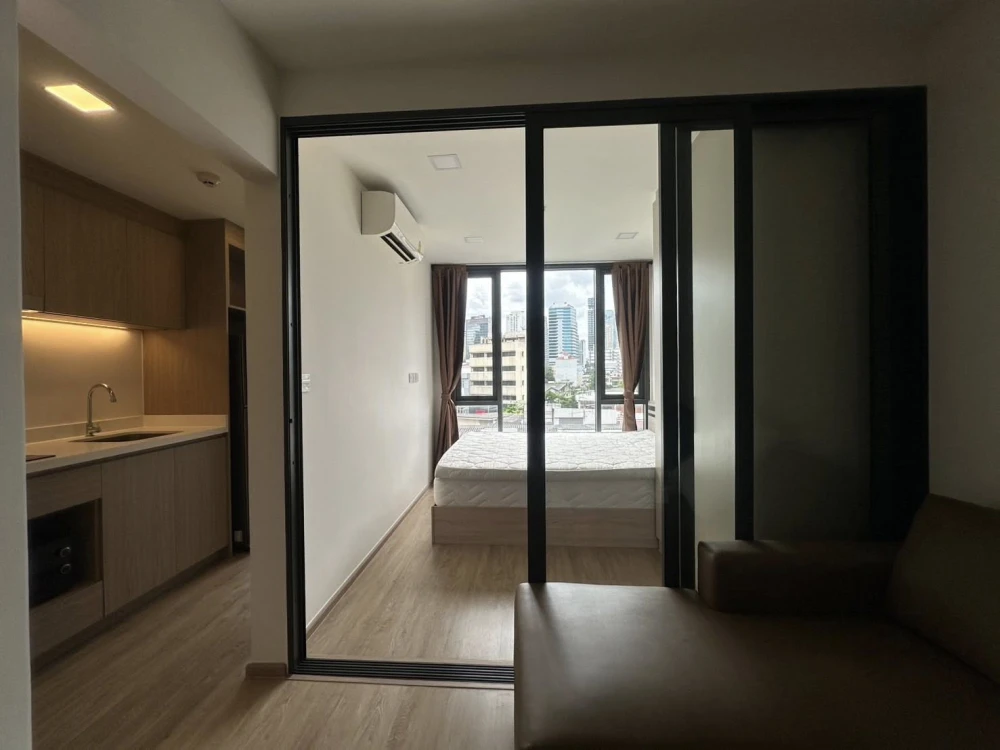 For rent: The Nest Chula Samyan, a nice room on the 6th floor, good location, convenient transportation, complete amenities, reserve now.